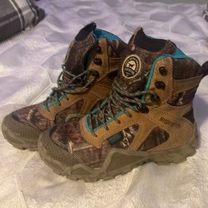 Really nice boots only worn a few times to small